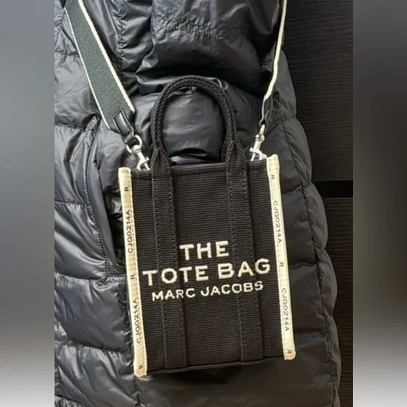 - Marc Jacobs Black Tote Bag ‼️NEW - Picture 9 of 16